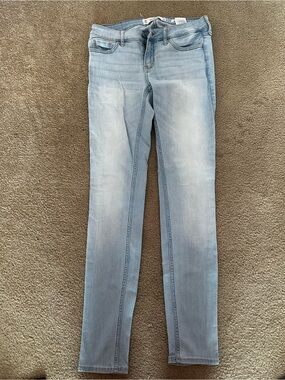 Light Wash Women's Skinny Jeans - Light Blue
